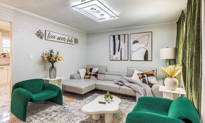 West Arlington House | Patio, Grill + Gym! Home 3 Mi to Lake Arlington