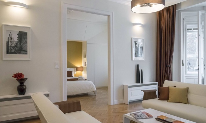 Terezvaros Apartment | Paulay Premium Suite Opera, 90 sqm 2 BR, 2 BA, WiFi, AC next to Opera & Basilica