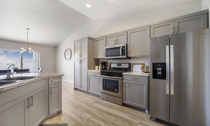 Twin Falls House | Pawsitively Perfect: New Pet-Friendly Home in Ideal Location!"