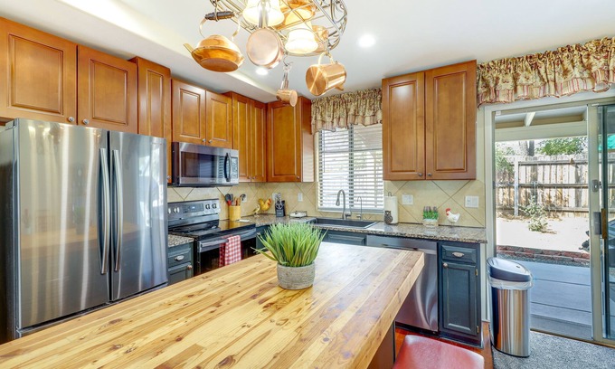 Payson Cottage | Payson Home w/Yard, Fire Pit: 2 Mi to Downtown!