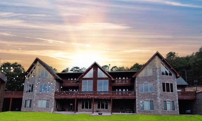 Massanutten House | Payton's Peak Mansion Estate in Massanutten Virginia Resort 17,000 sf Home