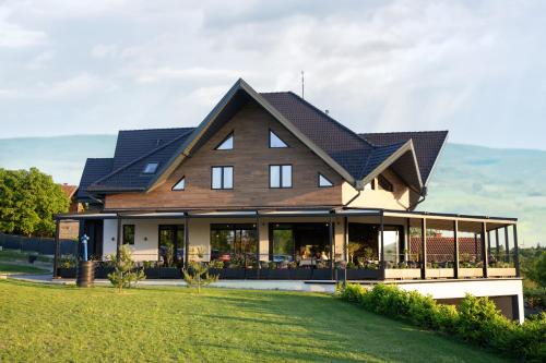 Sremski Karlovci Bed & Breakfast | Pećina Stroga - Bjelica Winery Rooms