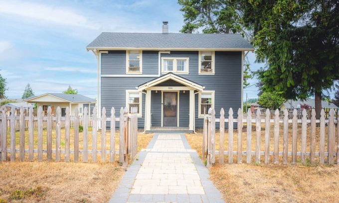 Port Angeles House | Peabody House - 1920s Cottage