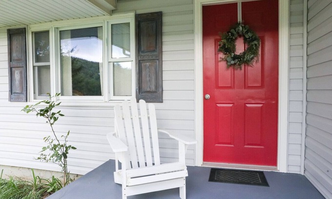 Burks Fork House | Peace and Pinecones Cottage - when quiet is what you need, by Buffalo Mountain Getaway