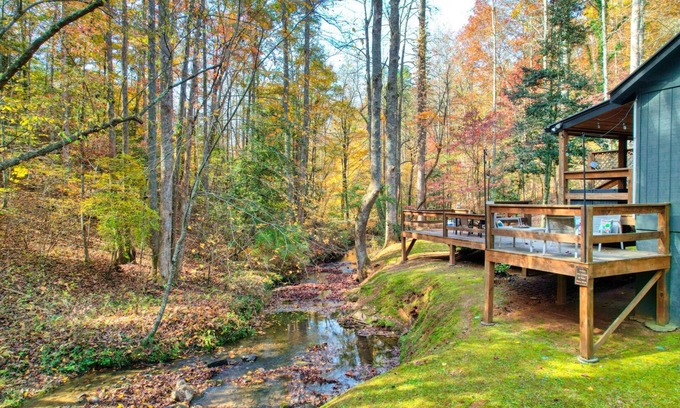 Ellijay House | Peace & Tranquility + Apple Picking, Wine, S'mores, Fishing!