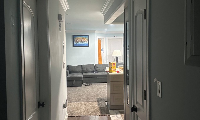 Queens House | Peaceful 1 bedroom house with AC in Queens