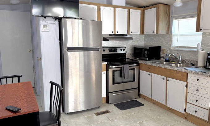 Apopka House | Peaceful 1BR mobile home in Apopka, 25 mins to Disney