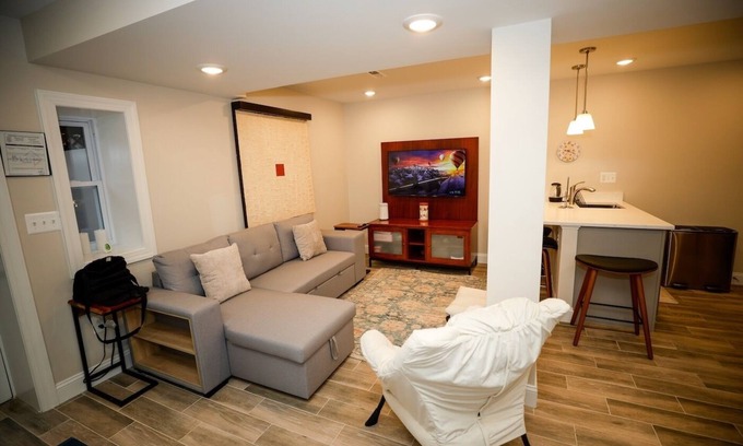 Northwest Apartment | Peaceful 2BR/2BA Retreat Near Downtown DC. Sleeps 5. Walk to bus stop or Metro.