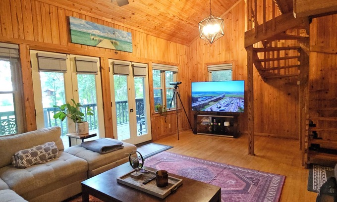 Tallahassee House | Peaceful 4-bedroom Lakehouse in Tallahassee