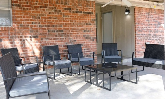 Weatherford House | Peaceful 4 Bedroom - Sleeps 12 - Hospital District