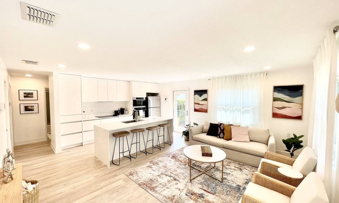 Naples Park Cottage | Peaceful and cozy beach house in North Naples