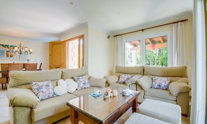Alcudia House | Peaceful Beachside Getaway