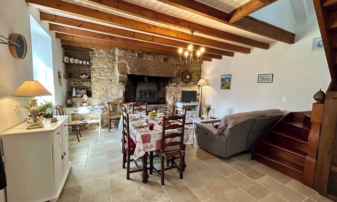 Tredrez-Locquemeau House | Peaceful Breton cottage for 4