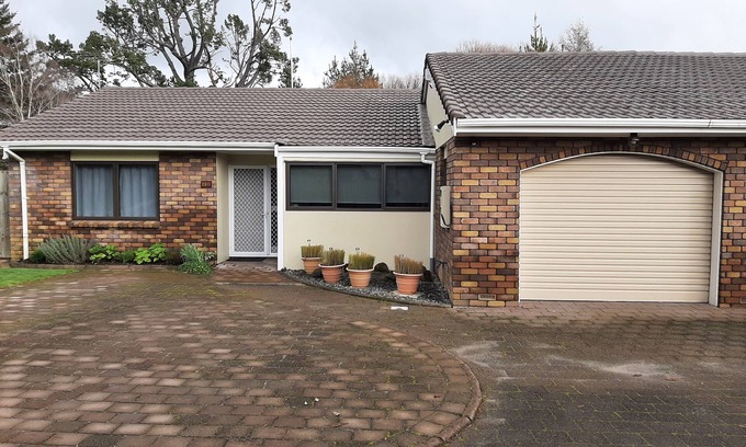 Rotorua House | Peaceful by the Utuhina stream