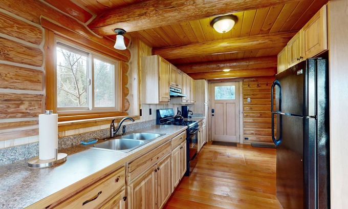 Polebridge Cabin | Peaceful cabin on 21 acres with a wood stove - near Glacier National Park