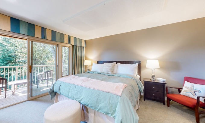 Rosario Condo | Peaceful condo with balcony, ocean/mountain view, near Moran State Park