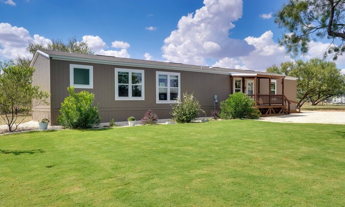 Hawley House | Peaceful Countryside Home w/Yard in Hawley