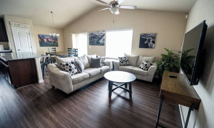 Colorado Springs House | Peaceful Family Retreat | Clean | Modern | 4 Bed