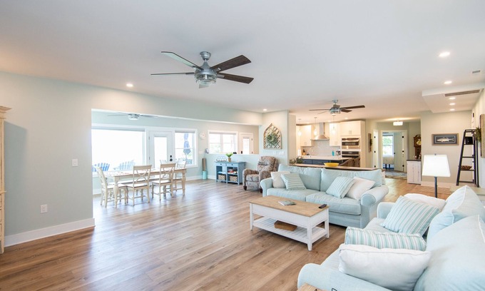 Cambridge House | Peaceful family get away with in ground pool and close to town