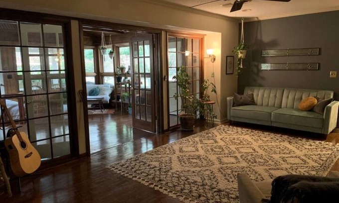 Oxford House | Peaceful Family Getaway just minutes from Square