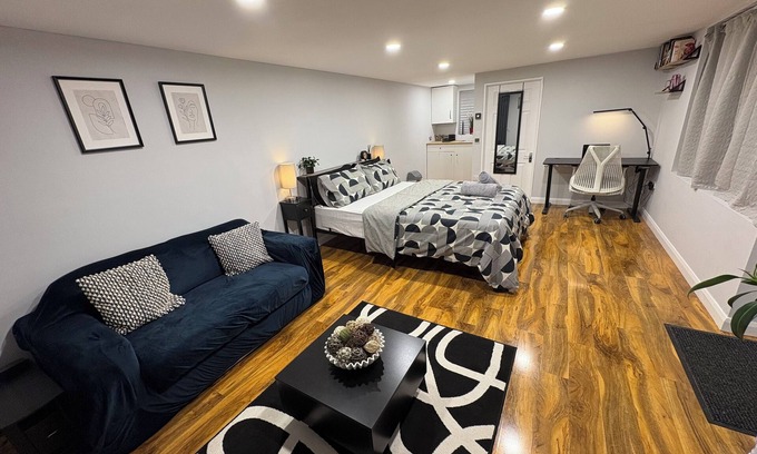 Squirrel's Heath Apartment | Peaceful Garden Annex – 30 mins to London