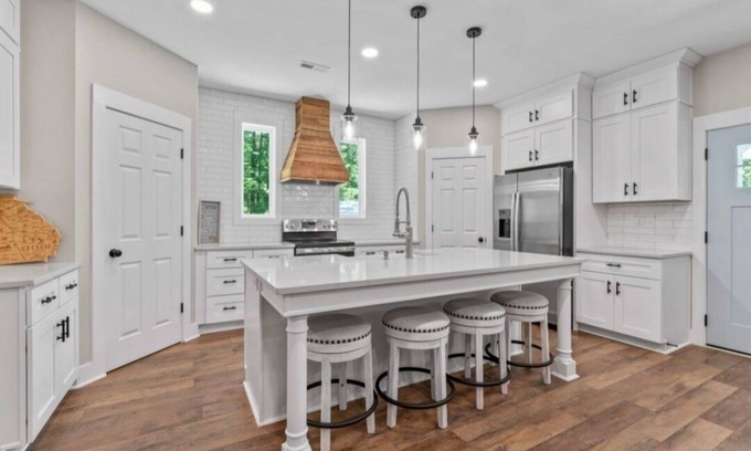 Fayetteville Apartment | Peaceful gated 2 bedroom & 2 bedroom unit, with private pond access