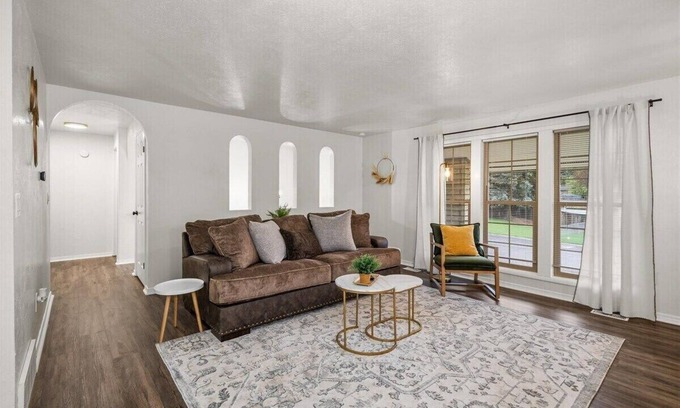 Fairwood House | Peaceful Haven I Stylish Home in North Spokane!