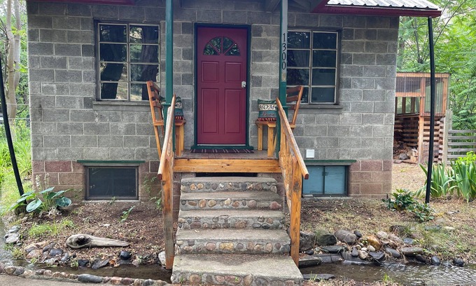 Riggins House | Peaceful house with AC in charming Riggins
