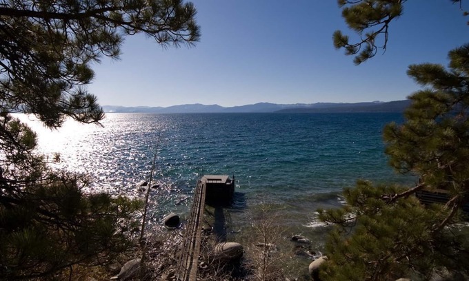 Brockway House | Peaceful Lakefront Home with Gorgeous Lakeviews and Hottub