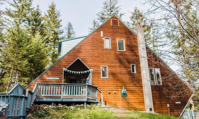 Kalispell House | Peaceful Lakehouse Getaway centrally located in the Flathead Valley