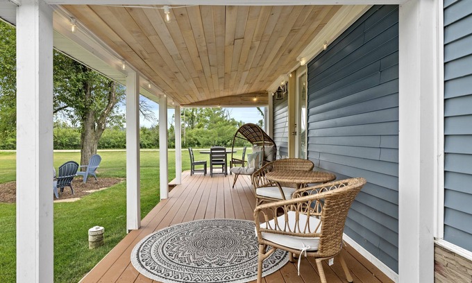 Como House | Peaceful Lakeside Retreat. Dog Friendly!