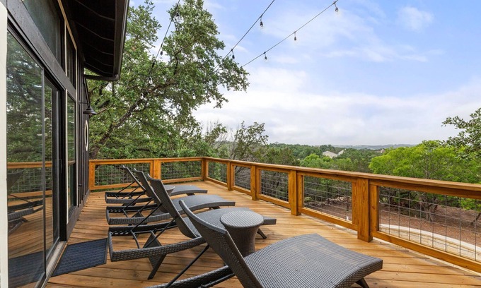 La Hacienda Estates House | Peaceful Lakeview Home, Family sized!