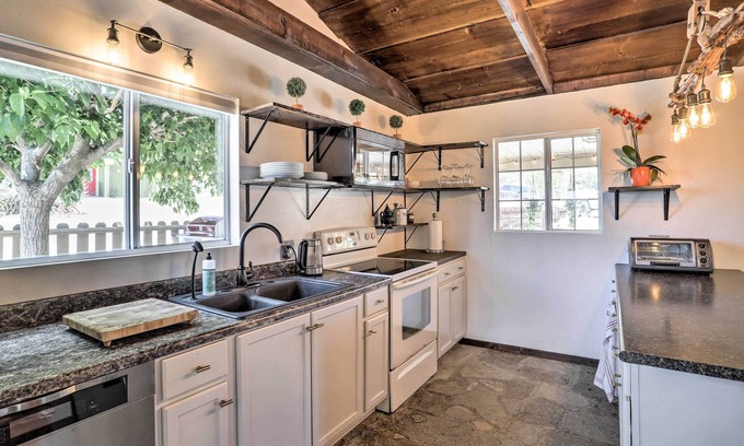 Morongo Valley Cabin | Peaceful Morongo Valley Home: 22 Mi to Joshua Tree