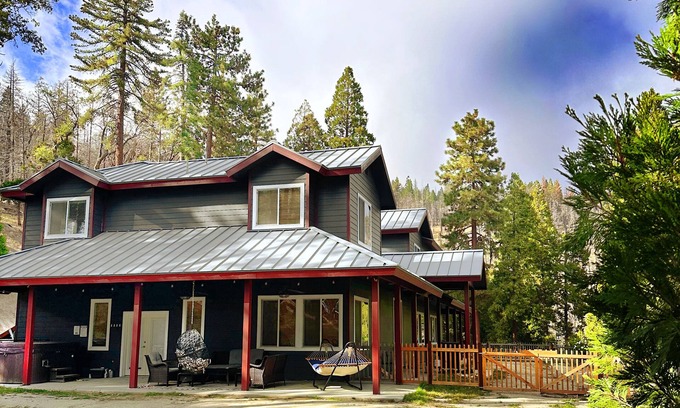 Alta Sierra Cabin | Peaceful Mountain Cabin w/Hot Tub. Pet Friendly. By Lake Isabella & Kern River.