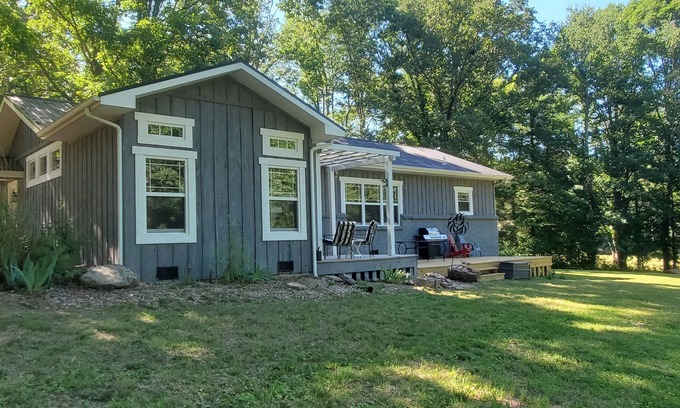 Tracy City Cottage | Peaceful Mountaintop Cottage