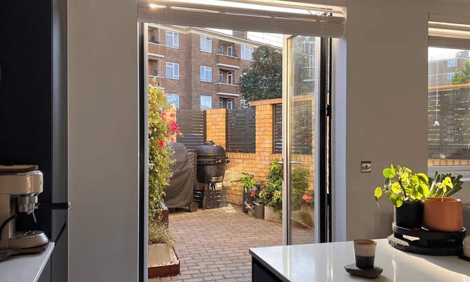 Brockley Apartment | Peaceful Oasis in London - Luxury 1-Bed Apartment withOutdoor Dining + Cooking