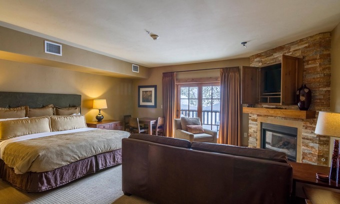Tamarack Apartment | Peaceful Oasis Lodge King Studio Condo - Luxurious King Studio|Pet friendly|Fireplace