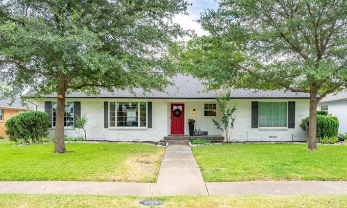 Northeast Dallas House | Peaceful Oasis