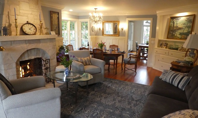 Golden Rectangle House | Peaceful & Private CARMEL Home- Easy Walk to Carmel Shops, Restaurants & Beach.