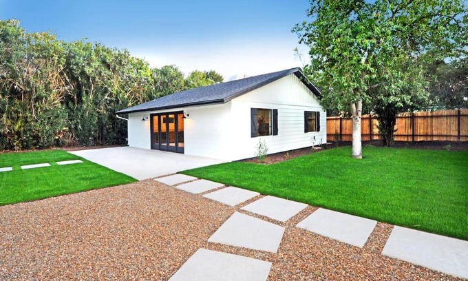 Paradise Valley House | Peaceful, private resort-style property!