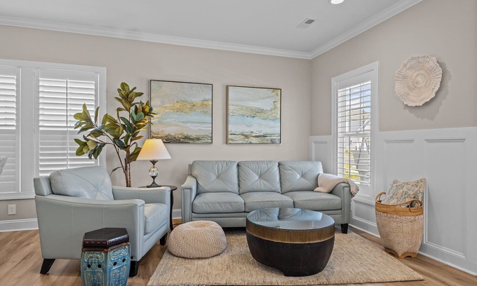 Morehead City House | Peaceful Retreat. Walk to Pool/Dock, Bike to Downtown Beaufort, 8 Miles to Beach