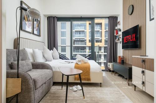 Nad Al Sheba Apartment | Peaceful Studio Getaway, 10 Mins from Dubai Mall