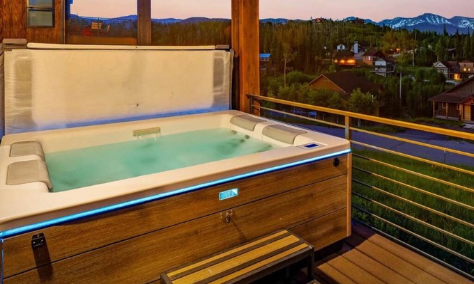 Rendezvous Ski Chalet | Peakview Paradise | Cozy Winter Park Hot Tub