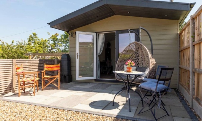 Whitstable Cabin | Pear Tree Cabin is a perfect base to explore and dine out at Whitstables many restaurants.