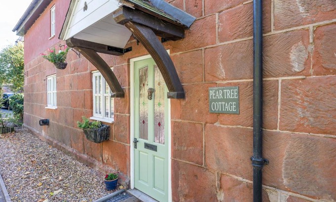 Felton House | Pear Tree Cottage Courtyard