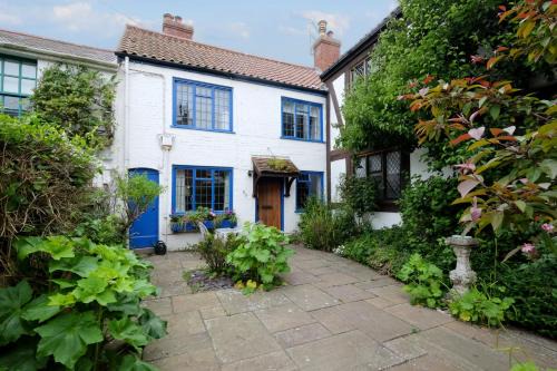 Aldeburgh House | Pear Tree Cottage