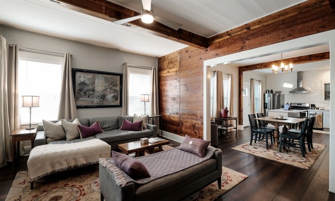 Tobin Hill House | Pearl Place - Walking Dist. to Pearl & Riverwalk North.