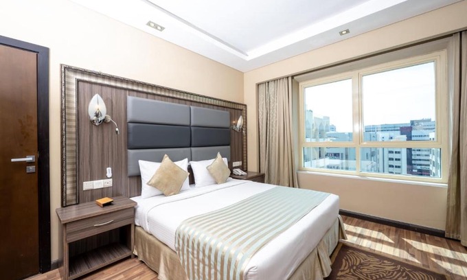 Al Muraqqabat Hotel | Pearl Swiss Hotel