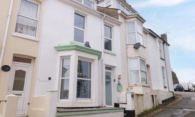 Brixham House | Pebble Bay