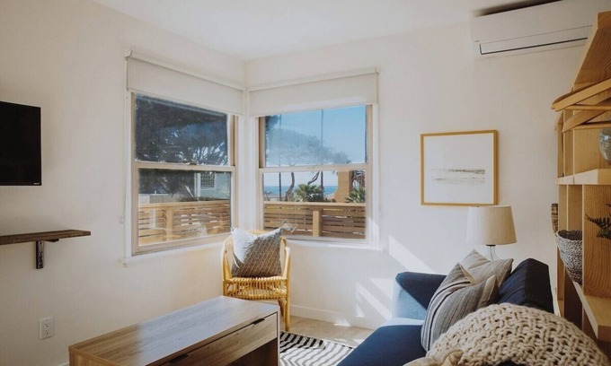 Olde Solana Beach Apartment | Peek-a-boo Ocean View - Modern Solana Surf Loft